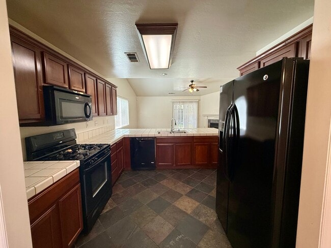 Photo - Beautiful 3 Bed / 2 Bath Home with Spacious Layout & Great Natural Light