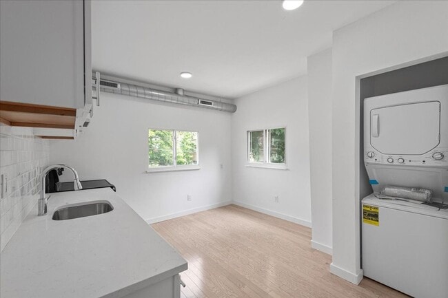Photo - 640 Collins St Unit 2