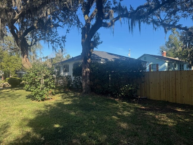 Photo - 8017 Oakwood St