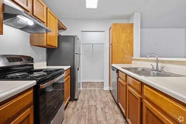 2BR, 2BA - 1,062SF - Kitchen