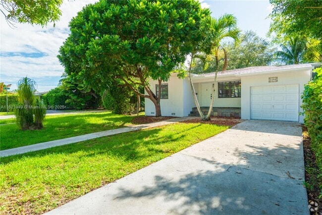 Building Photo - 5490 SW 57th Ave Rental