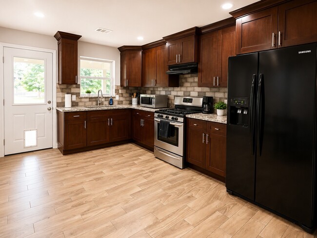 Photo - 711 Woodbine St