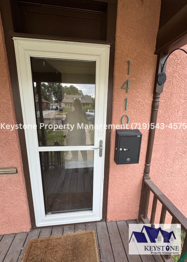 Photo - Charming Pet Friendly House 2 Bedroom/1.5 Bathroom/Oversized Garage $1500/$1500
