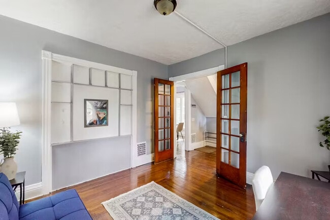 Photo - 230 Champlain St