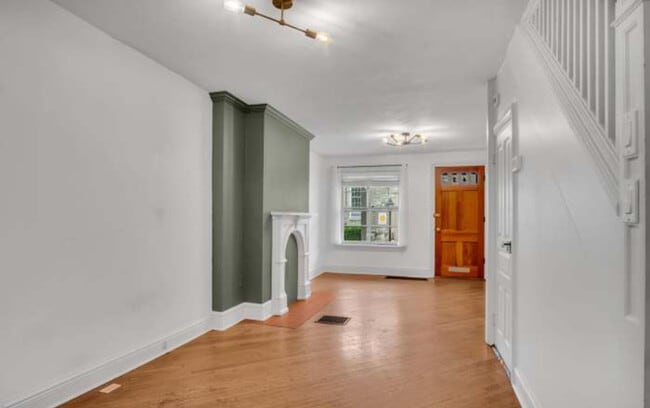 Living room - 63 E North St