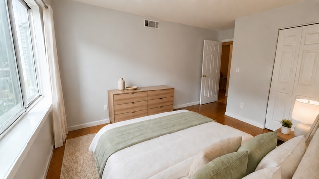 Main Bedroom - 140 Quincy Ave Unit 16