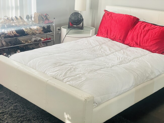 Cozy room - 637 S Fairfax Ave