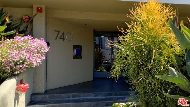 Photo - 740 Kings Rd Unidad 224