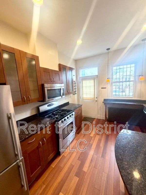 Photo - 413 T St NW