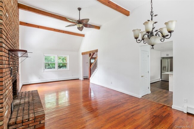 Photo - 110 E Bartlett Rd