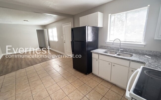 Photo - 907 Garywood Pl