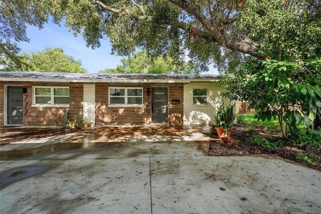 Building Photo - 779 12th Ave N