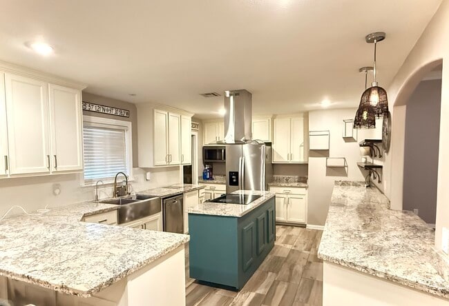 Photo - 135 Country Club Rd