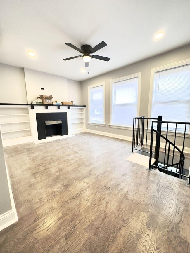 Building Photo - 4 bedroom in Chicago IL 60660 Unit 6257-1 Rental