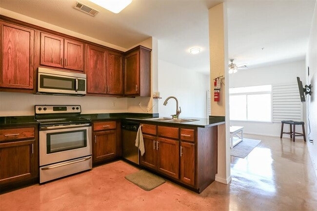 Photo - 910 W 25th St Unidad 509