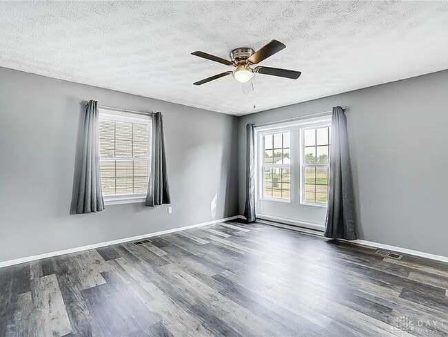 Photo - 393 Ridgebury Dr