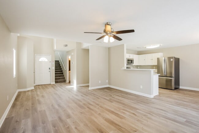 Photo - 4944 Sapphire Light St