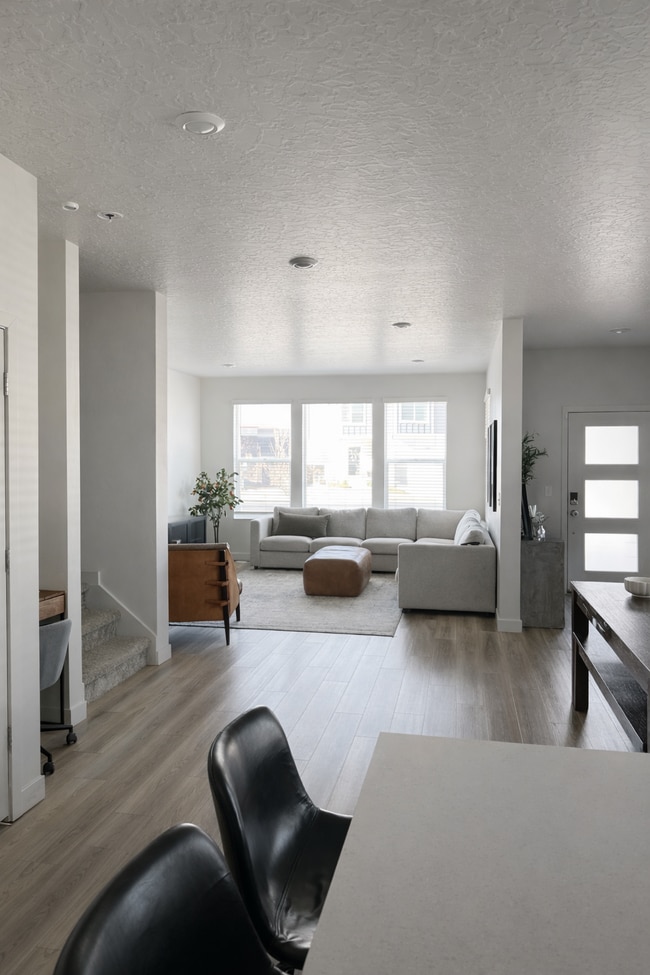 Photo - 634 W 1370 S