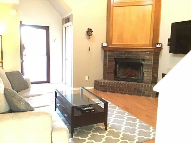 Photo - 2123 Lakecrest Dr