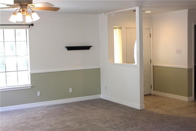 Photo - 200 N Kings Canyon Dr