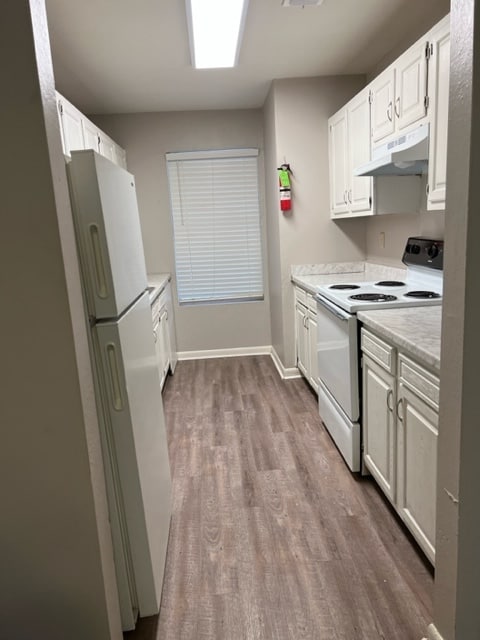 2 Bedroom Kitchen - Walden Apartment Homes