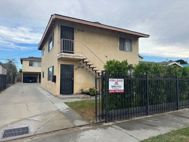 Building Photo - 2813 Independence Ave