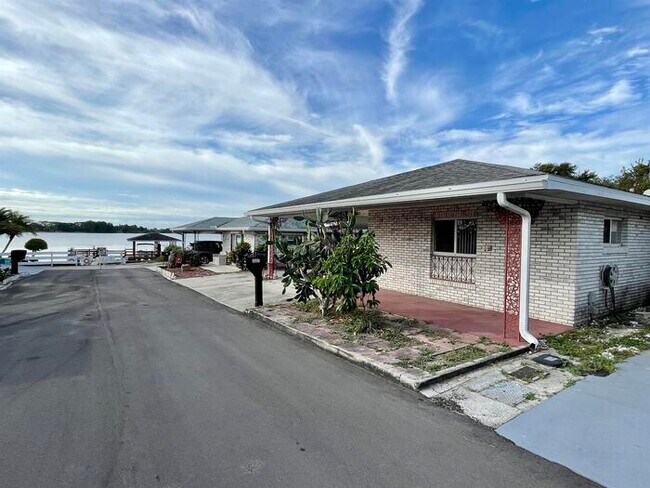 Photo - 3357 Dexter Dell SE