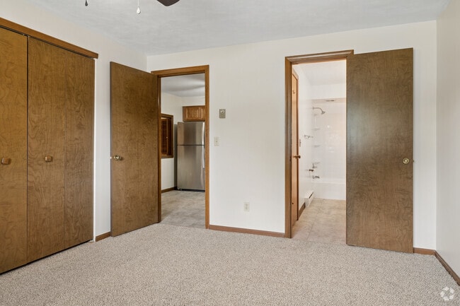 2BD, 1BA - 925SF - Primary Bedroom