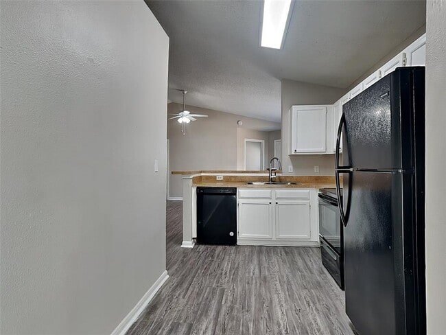 Photo - 3151 Kelling St