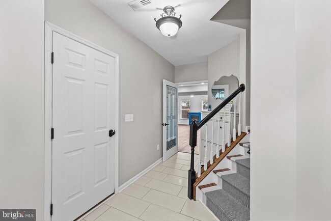 Photo - 5011 Waple Ln