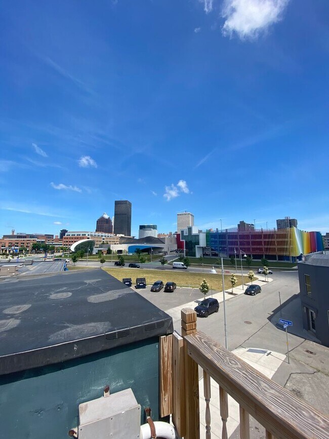 Building Photo - Mint Monroe Unit 186 Monroe Ave Rental