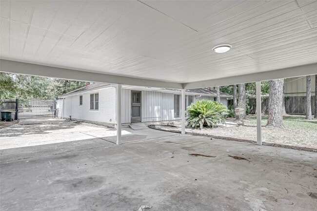 Building Photo - 26414 Maplewood Dr