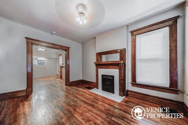 Photo - 2176 Summit St