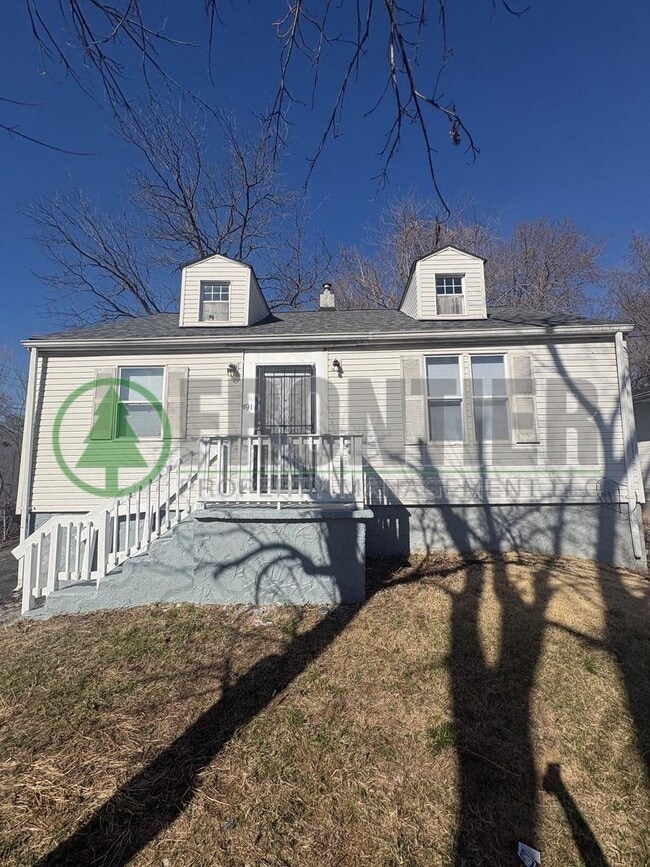 Building Photo - Check out this cozy 3-bedroom, 1-bath— perfect if you’re looking for something comfortable and af...