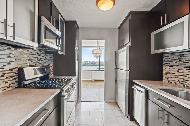 Photo - 9060 Palisade Ave Unidad 706