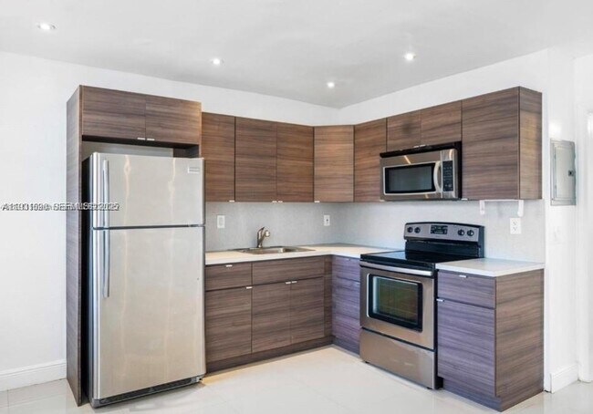 Photo - 552 NE 61st St Unidad 4