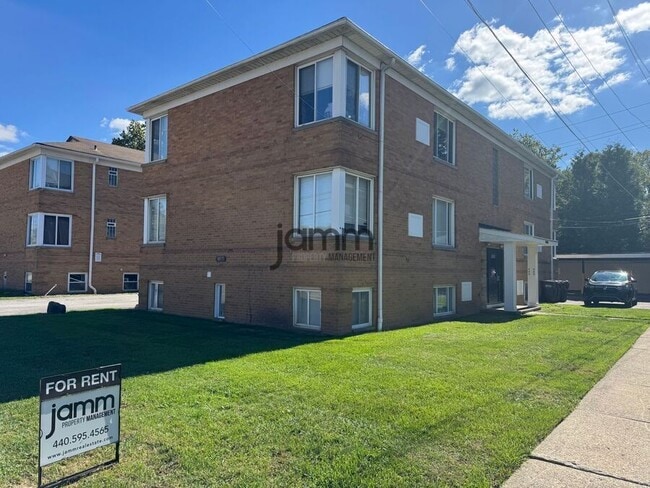 Photo - 18997 Hilliard Blvd Unit #2