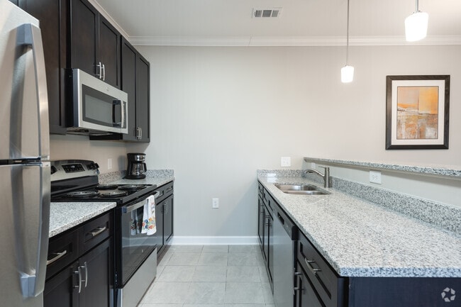 2BR, 2BA - 1,122SF - Kitchen