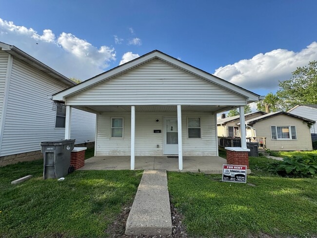 Building Photo - Near Southeast 3 Bedroom 1 Bath