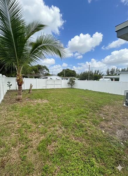 Photo - 749 NW 5th Ct