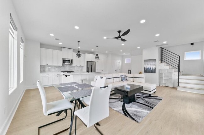 Building Photo - 104 E 44th St Rental