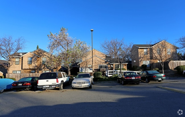 Photo - Sparks Way Commons