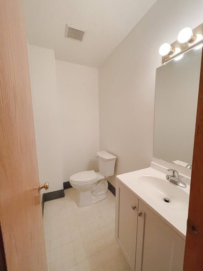 Photo - 110 2nd St SE Unit #2