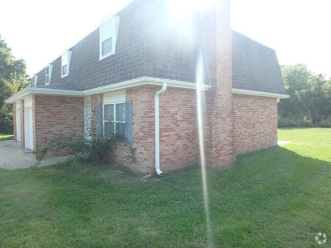 Building Photo - Nice 3 Bed 1.5 Bath Duplex SW Columbia! Rental