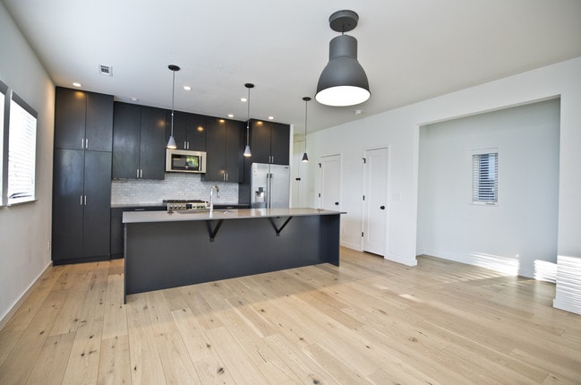 Photo - 716 W Stone St