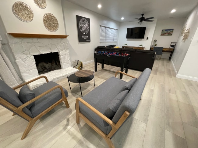 Photo - 2832 David St