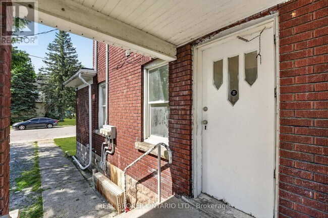 Photo - 4417 Ellis St