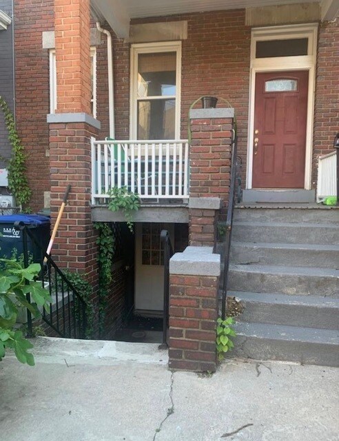 Building Photo - 1446 Oak St NW Unit Basement