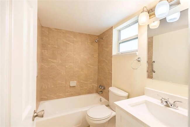 Photo - 391 SE 19th Ave Unit 10