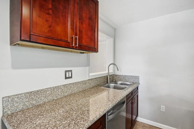 Photo - 1268 Eastland Rd SE Unit A